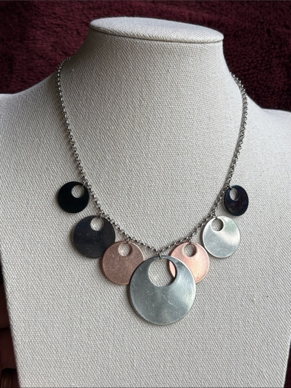 Nine West statement necklace 9” drop